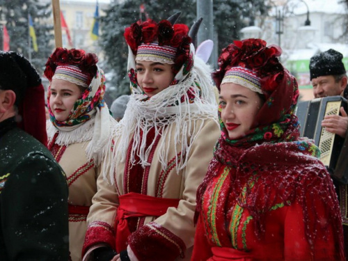 Як у Кам’янському будуть відзначати зимові свята: що заплановано в громаді