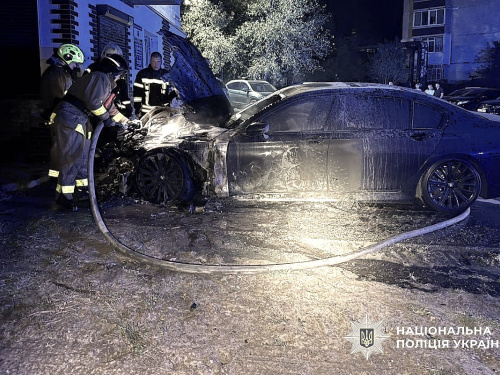 Підпалив авто за кеш: у Кам’янському затримали юнака, який на замовлення знищив BMW 