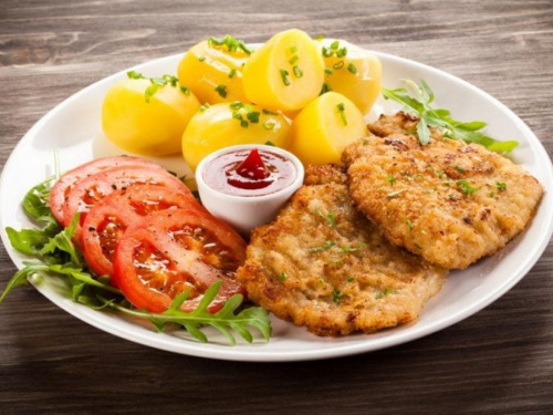 Приготуйте соковиті курячі котлети з хрусткою скоринкою - улюблену страву всієї родини