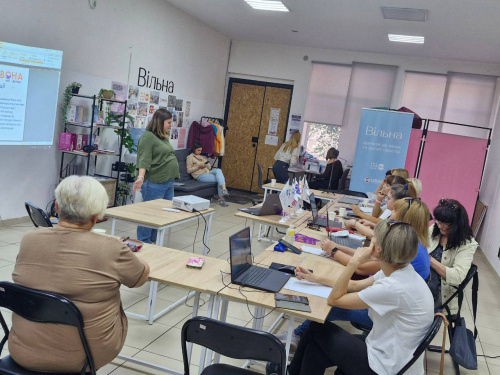 Жінок Кам’янського навчили створювати власну справу