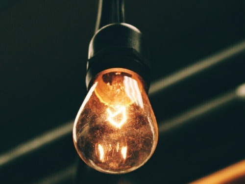 Мешканцям Кам'янського вимкнуть світло на 10 годин 26 березня: список адрес та причини