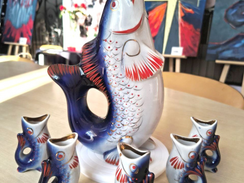 Радянський хіт із британським корінням: історія сервізу «Рибки» у бібліотеці Кам’янського