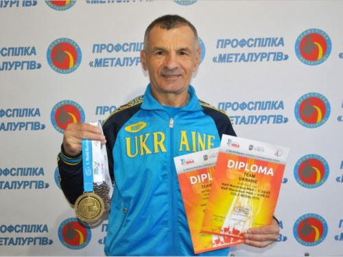 Стаєр з Кам'янського Василь Карпович став чемпіоном світу у півмарафонському забігу