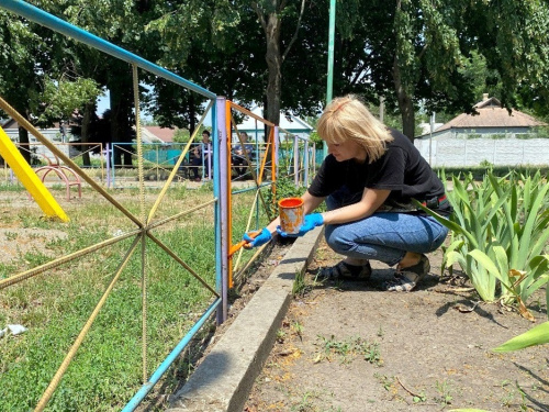 У Жовтих Водах місцеві активісти оновилий улюблене місце відпочинку дорослих та дітей