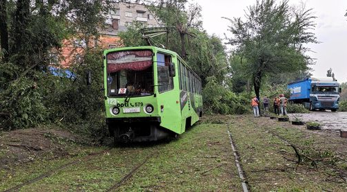 Як транспортники Кам'янського усували наслідки негоди