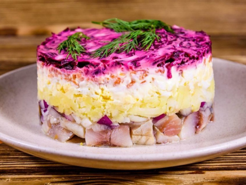 Салат «Оселедець під шубою» по-новому: удосконалений рецепт, який зробить страву ще смачнішою