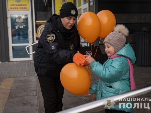 Поліцейські Кам’янського долучилися до флешмобу «16 днів проти насильства» - подробиці