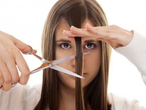 Місячний календар стрижок на квітень 2026: коли стригтися, а коли фарбуватися