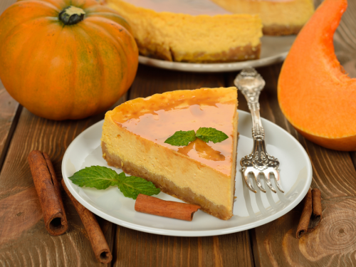 Спробуйте зимовий гарбузовий чізкейк з горіхами — кремовий десерт, що пахне затишком