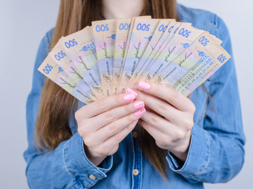 Грошей не буде: чому січневі виплати ВПО «застрягли» в системі та що вимагають зробити від кожного