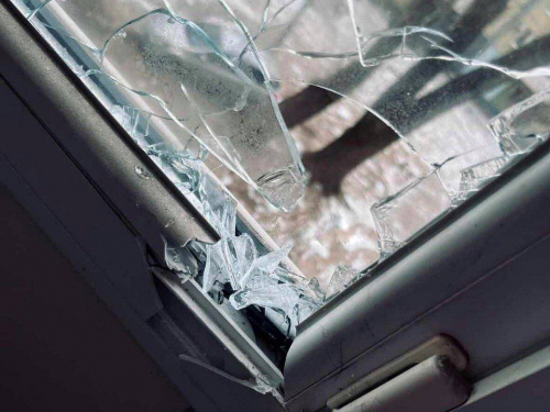 Куля на балконі: у Кам’янському зафіксовано наслідки бойової роботи ППО