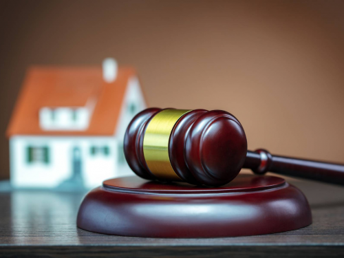 Прихована загроза для власників: чому навіть законно куплений будинок можуть відібрати через суд