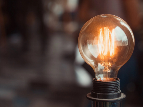 Відключення світла в Кам'янському 15 квітня 2026: графік та перелік адрес