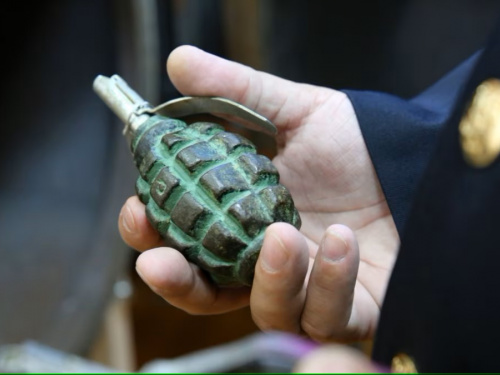 Військовослужбовця, який лікувався в психіатричному відділенні кам'янського шпиталю, засудили за зберігання гранати