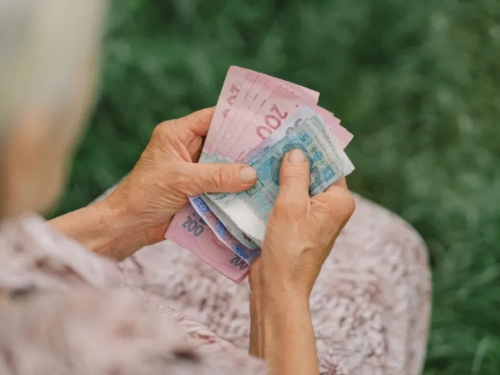 Надбавки до пенсій в Україні 2025: хто і скільки може отримати