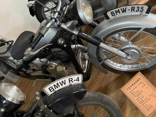 Раритети на колесах: у Дніпропетровській області виставили на продаж старовинні BMW