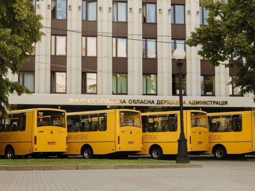 До початку навчального року ліцеї Кам’янського району отримали нові автобуси