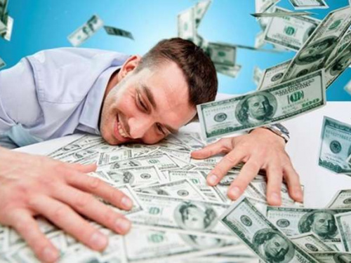 Перекинув комусь 500 гривень - прокинувся у СІЗО: нова схема шахраїв із банківськими картками: як не стати "грошовим мулом"