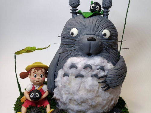 Коли торт - це мистецтво: кондитер з Дніпропетровщини створив магічного лісового духа - Тоторо