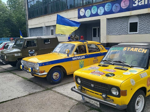 Класика на колесах: ретро-ралі у Жовтих Водах зібрало поціновувачів вінтажних авто та драйву