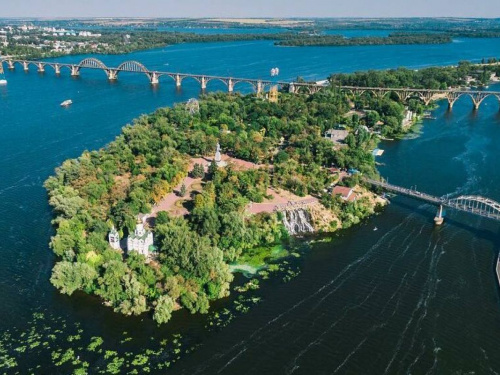 Монастирський острів у Дніпрі