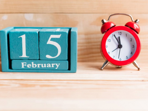 Сьогодні заборонено приходити без подарунків: традиції та прикмети 15 лютого