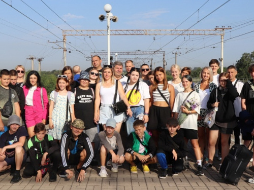 Подорож до Хогвартсу з Кам'янського: Метінвест із партнерами подбали про оздоровлення дітей військовослужбовців