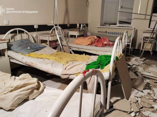 Пологове у Кам’янському після ракетного удару: обвалені стіни, зруйновані двері та знищені інтер’єри