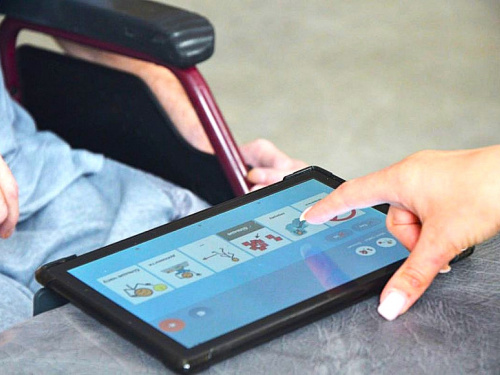 «Кожен хоче мати голос»: як технології змінюють реабілітацію військових з порушеннями мовлення