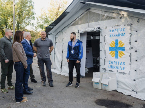 На Дніпропетровщині розгорнули вісім транзитних евакопунктів для переселенців з гарячих точок