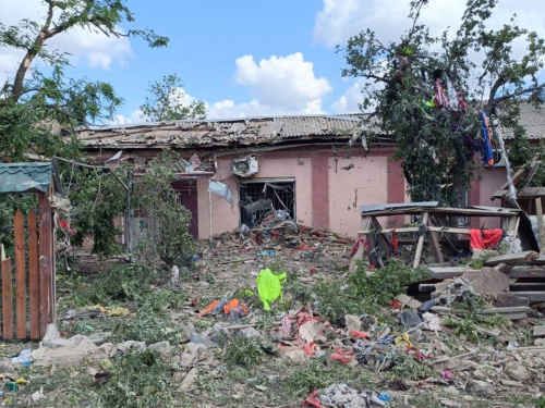 Сьогодні росіяни вдарили по Гуляйполю у Кам&#039;янському районі: військові показали фото наслідків