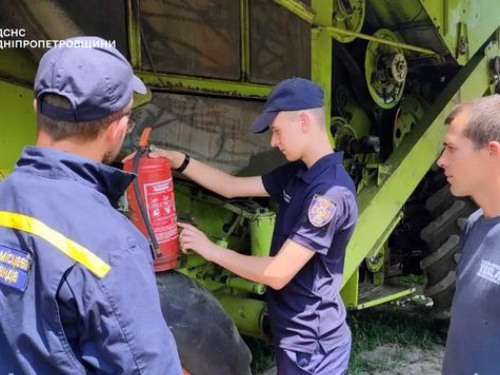 Рятувальники Кам’янського району нагадали аграріям про пожежну безпеку під час жнив