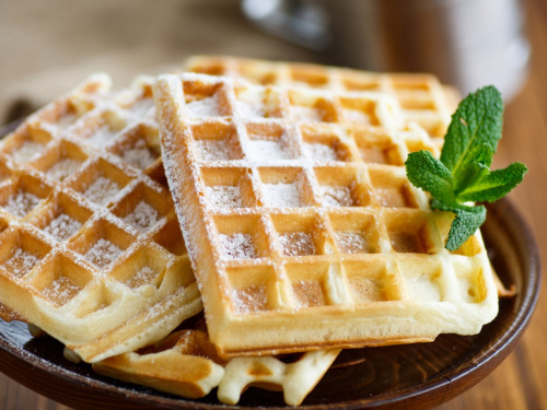 У Кам’янському панянки готували вафлі, які змушують забути про дієти - подробиці