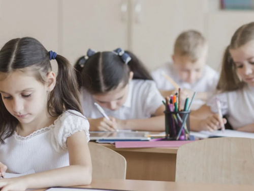 Освітній процес у Кам’янському: учбові заклади готови до роботи після канікул, але можливі коригування