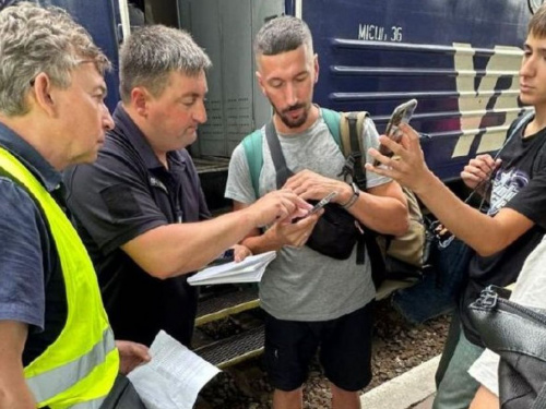 Укрзалізниця запроваджує обов’язкову верифікацію пасажирів через «Дія.Підпис»: тестовий запуск - з 1 серпня