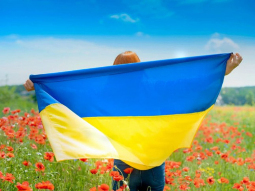 Більше, ніж просто кольори: двадцять цікавих фактів про державний прапор України