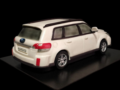 Солодкий автопарк кондитера з Дніпра поповнив 3D вершковий торт "Subaru"