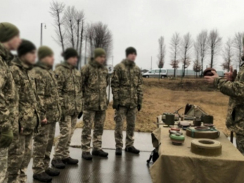 Військовий вишкіл зі школи: Міноборони впроваджує нову систему підготовки молоді