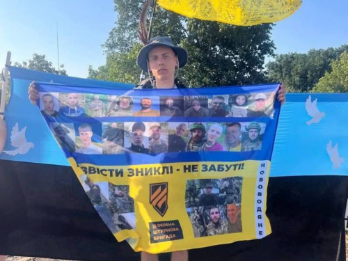 Тисячі кілометрів заради благодійності - історія волонтера з Дніпропетровщини Артема Єрохіна