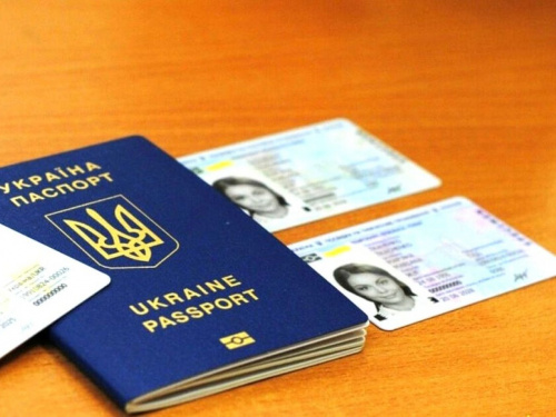 Чи обов’язково змінювати паспорт-книжечку на ID-картку - важлива інформація від міграційної служби