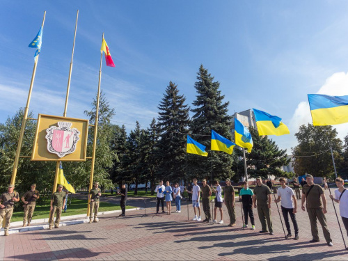 У вишиванках і з вірою в перемогу: у Кам'янському відзначили День прапора