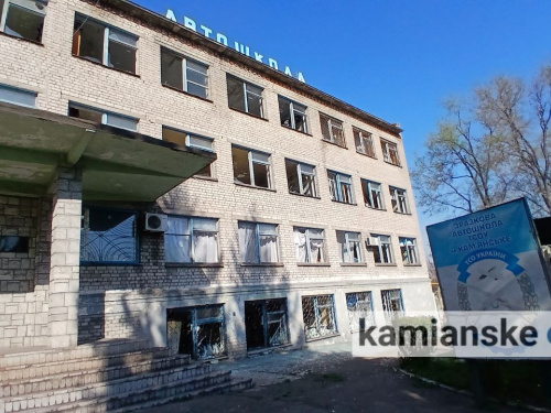 «Працюватимемо попри все»: Кам’янська автошкола постраждала від вибухової хвилі під час атаки дронів