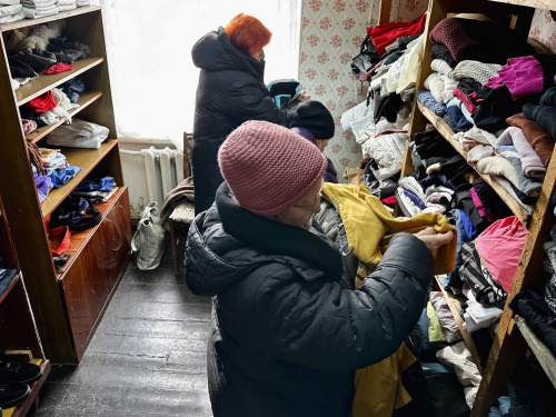 Зігріти серцем - ВПО у Кам'янському отримали теплий одяг