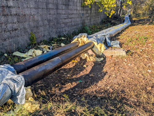 Вандали проти комунальників: безхатченки зіпсували нову теплоізоляцію в Кам'янському