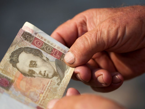 Соціальна пенсія в Україні у 2025 році: розмір виплат для осіб без стажу та як оформити