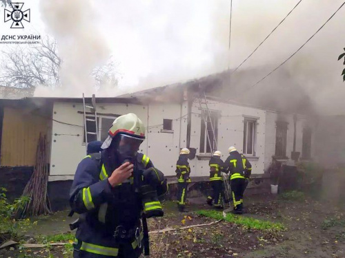 У Кам’янському для гасіння палаючого будинку довелося викликати додаткові відділення вогнеборців