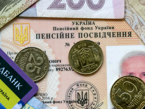 Пенсія за 34 роки стажу: на яку суму реально розраховувати у 2026 році та які вимоги держави