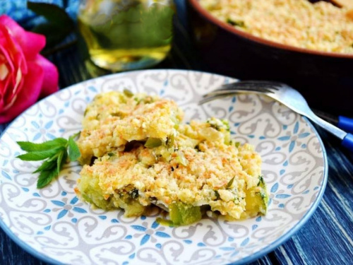 Сніданок за 20 хвилин: рецепт овочевого крамблу з кабачків, який замінить звичну яєчню