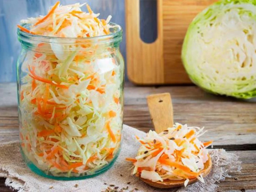 Зростаючий Місяць і “чоловічі” дні: коли квасити капусту у лютому 2026