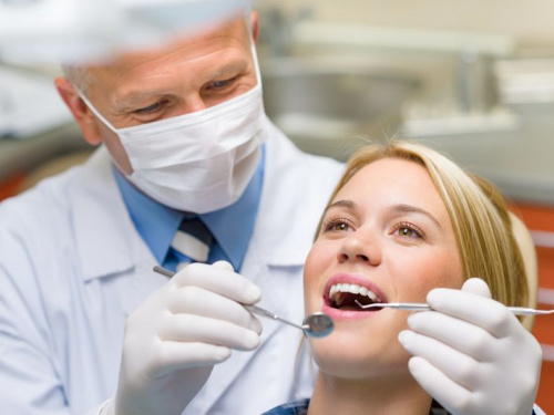 Скільки коштуватиме камя'нчанам зубне протезування у міській лікарні: затверджено нові таріфи